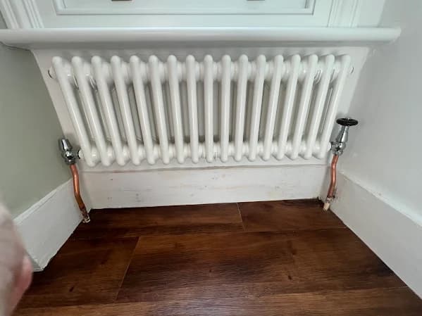 Pipework and valve installation for heating system